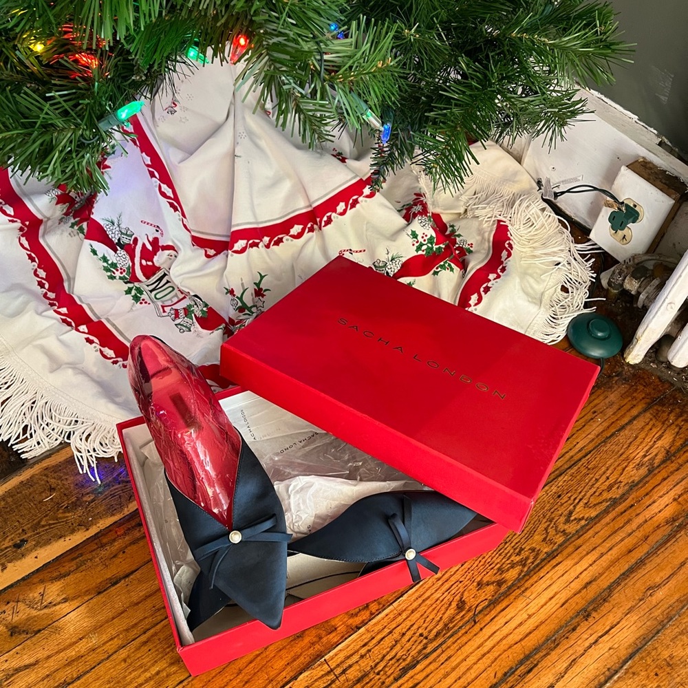 Look whats under the tree !! These are gorgeous/ 8 1/2 but ..closer to an 8